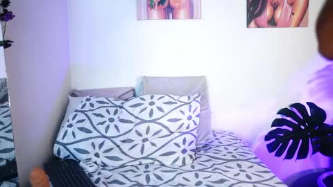Snapshot of mandy_l33_ chatting on February 12, 12:05 am mandy_l33_ online show from February 12, 12:05 am