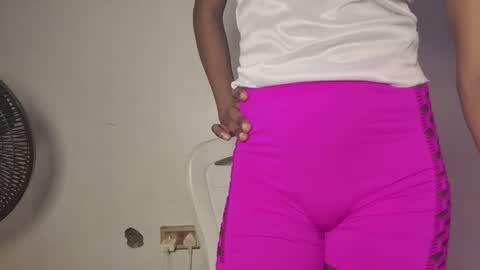 Snapshot of mandymia chatting on December 4, 4:11 am mandymia online show from December 4, 4:11 am