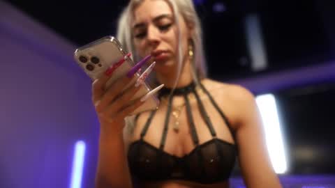 Snapshot of mandypeas chatting on January 29, 8:40 am Anto Lovense is Active My pleasure is in your hands Private is Open online show from January 29, 8:40 am