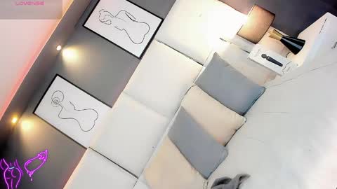 manellyksparklee online show from April 23, 1:35 pm