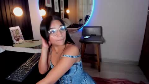 Snapshot of manelyk_evanss chatting on May 27, 6:16 pm manelyk_evanss online show from May 27, 6:16 pm