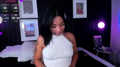 Snapshot of manelyk_evanss chatting on June 2, 6:32 pm manelyk_evanss online show from June 2, 6:32 pm
