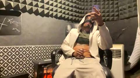 Snapshot of mani4sexy chatting on December 18, 11:27 am Mani4sexy online show from December 18, 11:27 am