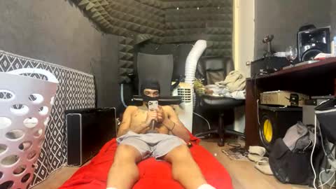 Snapshot of mani4sexy chatting on February 19, 1:07 pm Mani4sexy online show from February 19, 1:07 pm