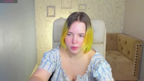 manic_pixie_ online show from February 2, 11:08 am