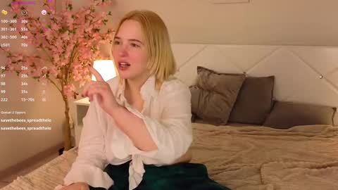 manic_pixie_ online show from March 3, 6:55 pm