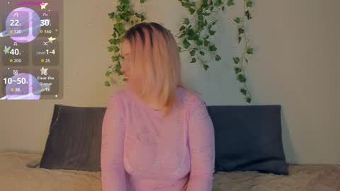 manic_pixie_ online show from September 13, 6:18 pm