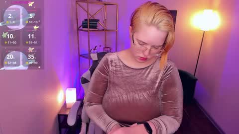 manic_pixie_ online show from April 18, 3:38 pm