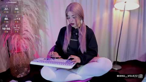 manu  velezz   Help me to get to 100 thumbs ups Tip 25tks  Rate me  online show from March 31, 7:09 am