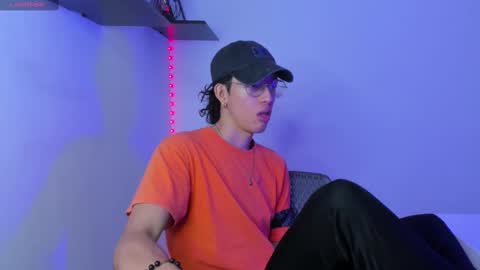 Manuel online show from February 25, 8:09 pm