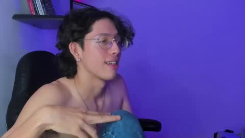 Manuel online show from March 2, 10:38 pm