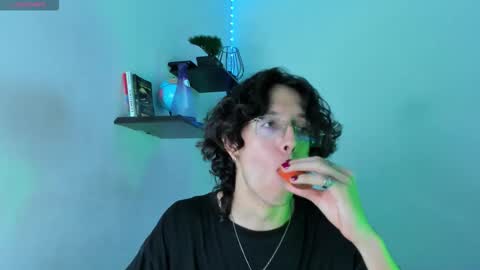 Manuel online show from October 28, 3:10 am