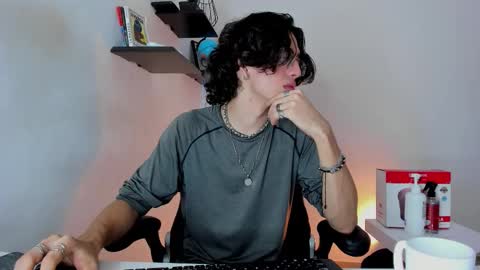 Manuel online show from November 26, 6:53 pm