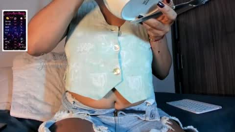 Snapshot of manuela_jaramillo chatting on May 2, 4:06 am manuela_jaramillo online show from May 2, 4:06 am
