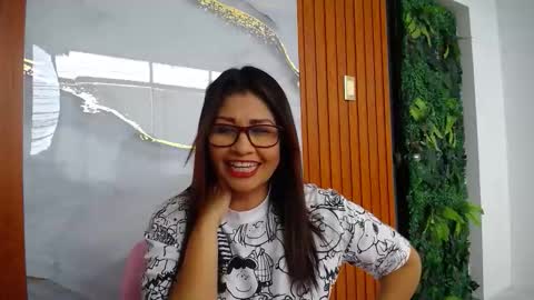 Snapshot of manuela_lara_ chatting on March 12, 4:13 pm manuela_lara_ online show from March 12, 4:13 pm