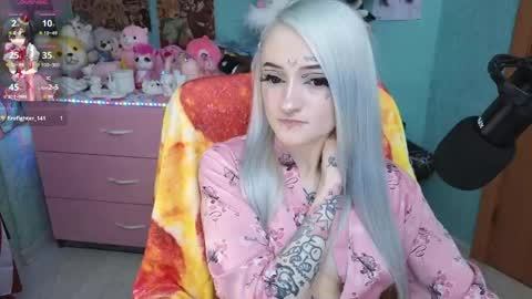 Manuela online show from April 13, 9:09 pm