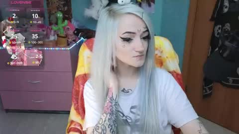 Manuela online show from April 22, 9:16 pm