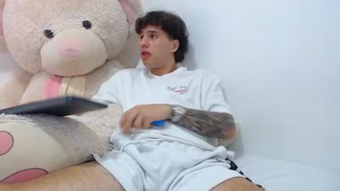 Snapshot of manuelr77 chatting on May 7, 7:08 pm Manuel online show from May 7, 7:08 pm