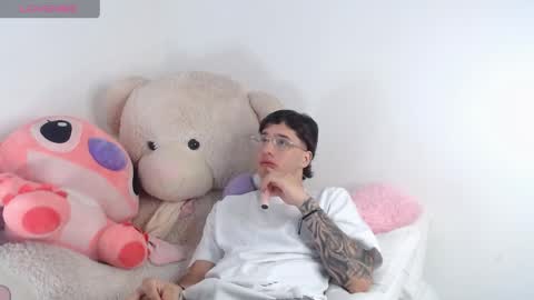 Snapshot of manuelr77 chatting on May 15, 10:50 pm Manuel online show from May 15, 10:50 pm