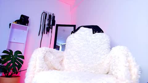 manuevans10 online show from December 4, 4:05 pm