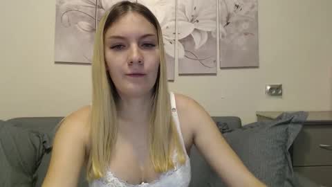 Snapshot of manyamania chatting on November 7, 7:52 am Prosto Maria online show from November 7, 7:52 am