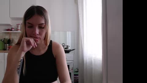 Snapshot of manyamania chatting on December 3, 8:23 am Prosto Maria online show from December 3, 8:23 am