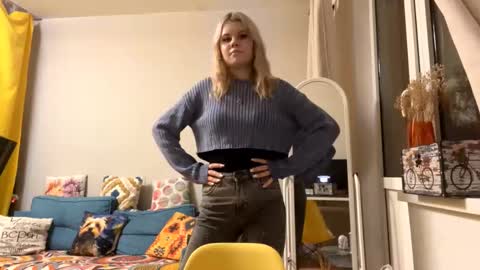 Snapshot of mapleduonola chatting on November 20, 6:29 pm Lara online show from November 20, 6:29 pm