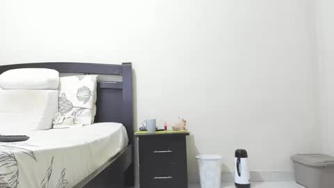 Mara online show from April 18, 1:04 pm