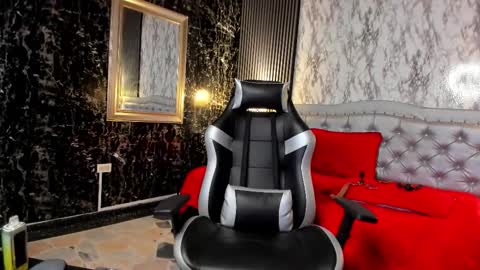 Snapshot of mara_blake__ chatting on October 20, 9:04 pm Mara online show from October 20, 9:04 pm