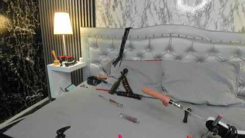 Snapshot of mara_blake__ chatting on December 14, 3:45 am Mara online show from December 14, 3:45 am