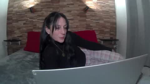 Snapshot of mara_david chatting on July 21, 2:25 am coshitaxxx online show from July 21, 2:25 am