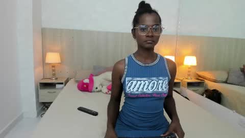 Snapshot of mara_sinclair chatting on June 26, 7:29 pm Mara Sinclair online show from June 26, 7:29 pm