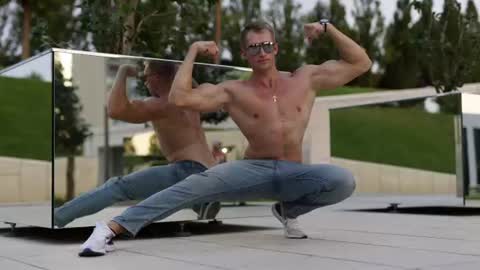 Snapshot of marc105100 chatting on June 14, 4:25 am alex marvelxx online show from June 14, 4:25 am