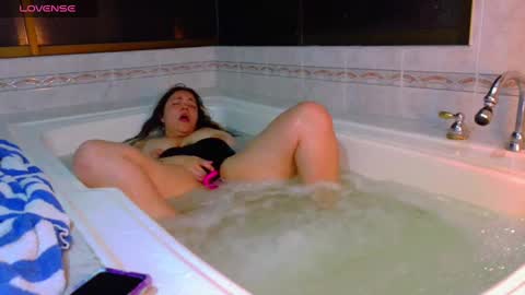 Snapshot of marcela2101s chatting on November 8, 11:25 pm marcela2101s online show from November 8, 11:25 pm