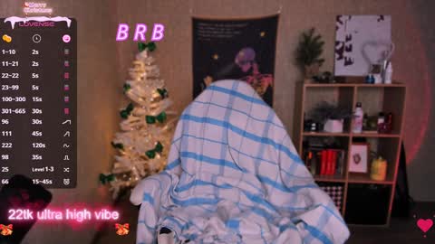 Snapshot of marcelinepeach chatting on December 19, 11:29 am Sara online show from December 19, 11:29 am