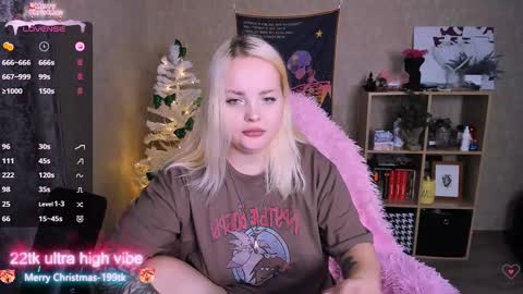 Snapshot of marcelinepeach chatting on December 28, 12:24 pm Sara online show from December 28, 12:24 pm