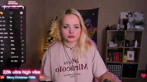 Snapshot of marcelinepeach chatting on December 30, 10:10 am Sara online show from December 30, 10:10 am