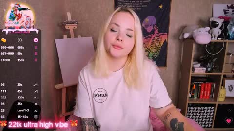 Snapshot of marcelinepeach chatting on January 2, 11:09 am Sara online show from January 2, 11:09 am