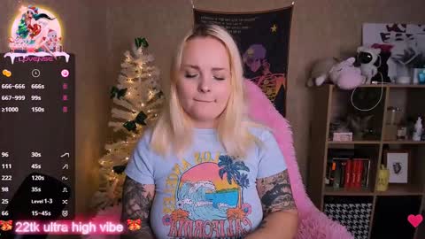 Snapshot of marcelinepeach chatting on January 3, 1:36 pm Sara online show from January 3, 1:36 pm