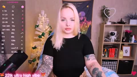 Snapshot of marcelinepeach chatting on January 10, 8:18 am Sara online show from January 10, 8:18 am