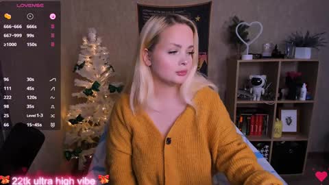 Snapshot of marcelinepeach chatting on January 11, 8:43 am Sara online show from January 11, 8:43 am