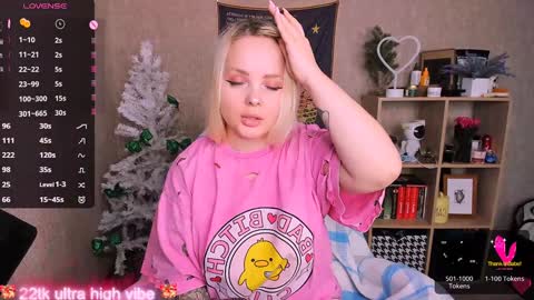 Snapshot of marcelinepeach chatting on January 16, 10:53 am Sara online show from January 16, 10:53 am