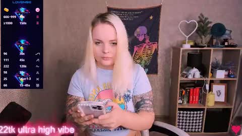 Snapshot of marcelinepeach chatting on February 12, 7:55 am Sara online show from February 12, 7:55 am