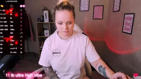 Snapshot of marcelinepeach chatting on February 23, 2:04 pm Sara online show from February 23, 2:04 pm