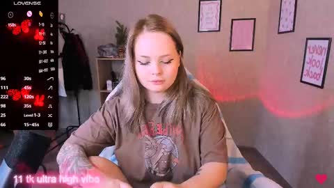 Snapshot of marcelinepeach chatting on March 6, 10:20 am Sara online show from March 6, 10:20 am