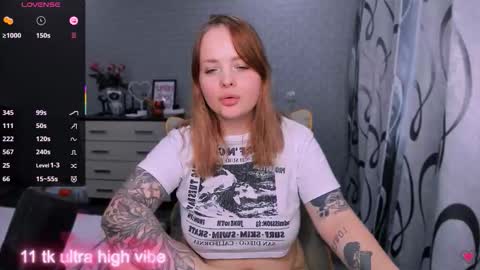 Snapshot of marcelinepeach chatting on October 23, 12:15 pm Sara online show from October 23, 12:15 pm