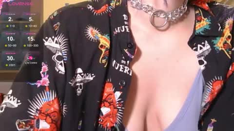 Snapshot of marci_n chatting on October 6, 9:34 pm marci_n online show from October 6, 9:34 pm