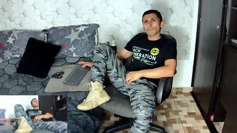 Snapshot of marckmuscle chatting on December 11, 3:02 am Marck Independent model online show from December 11, 3:02 am