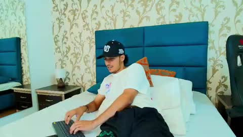 marcus_jeron online show from October 3, 4:20 am