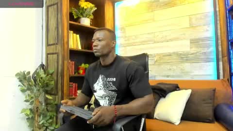 Snapshot of marcusblack_ chatting on April 29, 1:04 pm Marcusssss online show from April 29, 1:04 pm